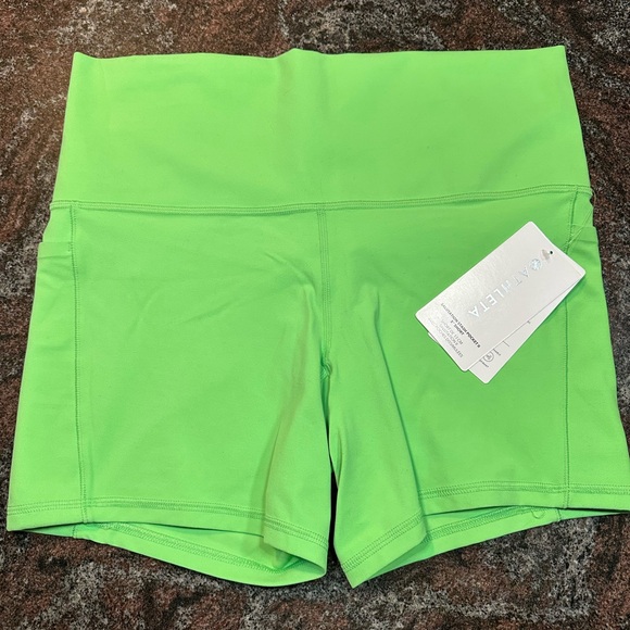 Athleta Pants - NWT Athleta salutation stash pocket II 5” shorts size 1x